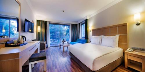 Belek Golf Area Hotel | Bellis Deluxe Hotel & Heated for Winter Aqua Park