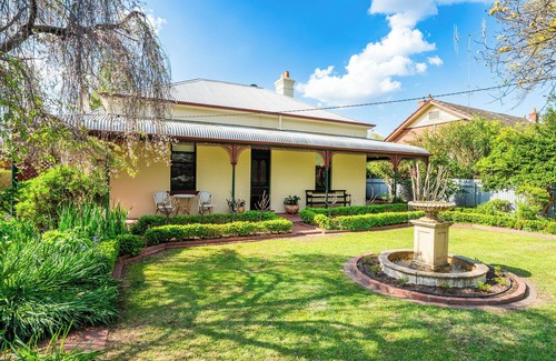 Albury House | Bellisle - 1880's period home in Central Albury