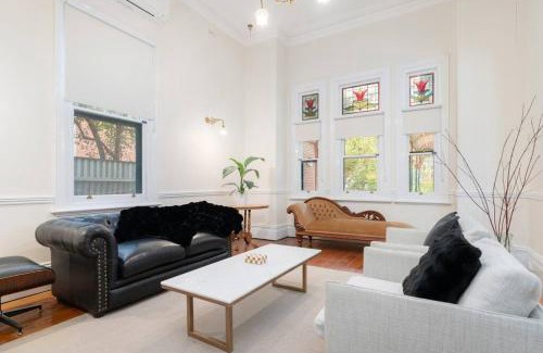 Albury House | Bellisle - 1880's period home in Central Albury