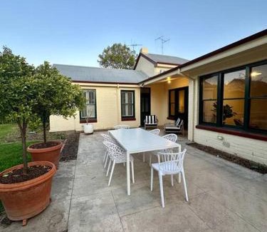 Albury House | Bellisle - 1880's period home in Central Albury