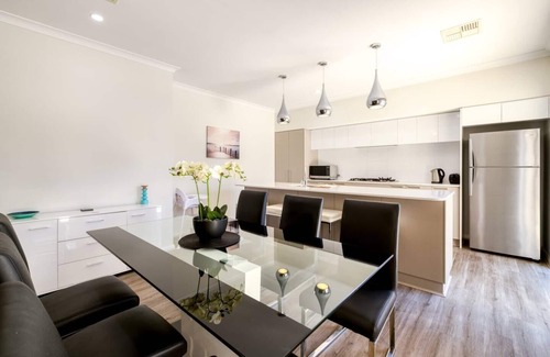 Belmont Villa | Belmont Beauty Relaxing Poolside Stay for Families