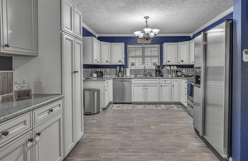Belton House | Belton Lake House with Pool and Lake Access