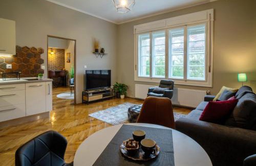 Miskolc Apartment | Belvárosi apartman 'Bronze'