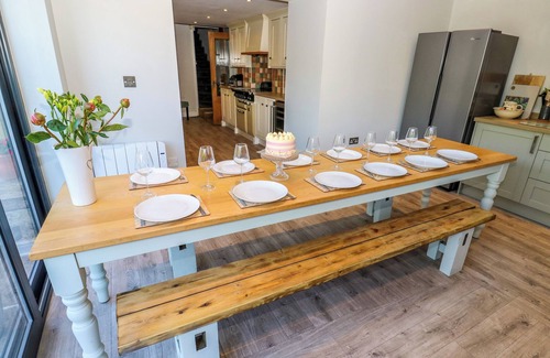 Halifax Cottage | BELVEDERE FARM, pet friendly, with hot tub in Hipperholme