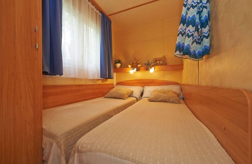 Baia Domizia Ski Chalet | Belvilla by OYO Baia Domizia Villaggio Camping E2
