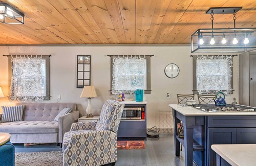 Bemus Point Apartment | Bemus Point Vintage Suite w/Soaking Tub & Kitchen