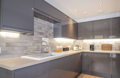 East Lewiston Cottage | BEN LUNA LODGE, pet friendly in Drumnadrochit, Loch Ness
