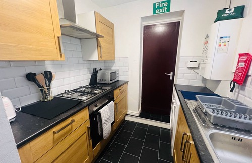 Bootle House | Benedict Place, Liverpool with FREE Parking