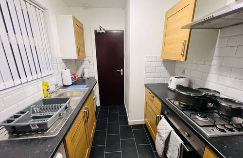 Bootle House | Benedict Place, Liverpool with FREE Parking