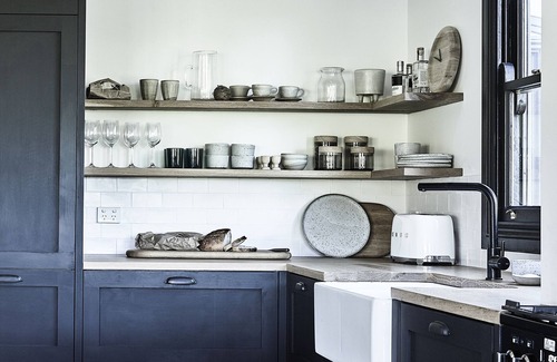 Clunes House | Benny’s Cottage Luxury hinterland accomodation & photo shoot location