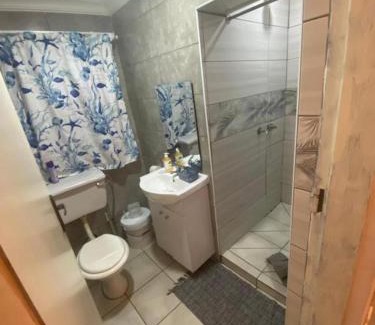 Muckleneuk House | Bennyz Guest House