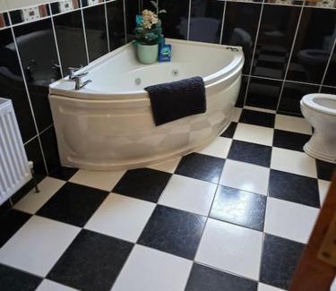 Killybegs House | Benroe House 5 Bedrooms