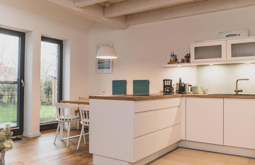 Rysum Apartment | "Bente" cozy maisonette apartment with terrace in the historic Gulfhof