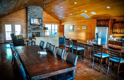 Maysville Resort | Bentonville Area Private,Luxury Retreat