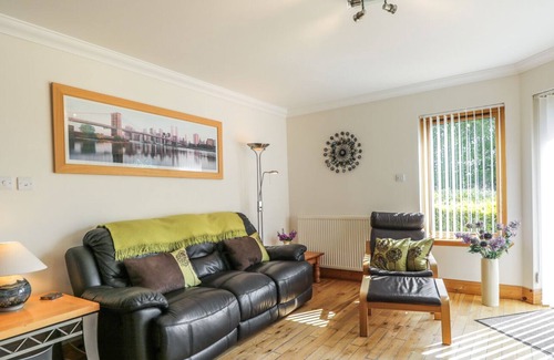 Marybank Cottage | BENVIEW HOUSE, pet friendly, with a garden in Muir Of Ord