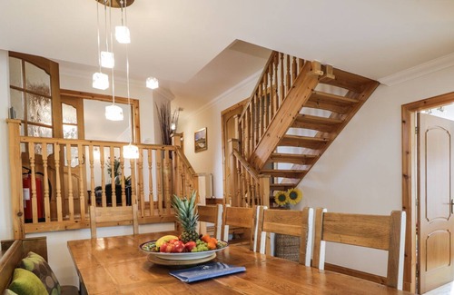 Marybank Cottage | BENVIEW HOUSE, pet friendly, with a garden in Muir Of Ord