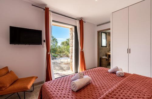 Lecci Villa | Bergerie de luxe vue mer avec piscine chauffée, spa et terrain de pétanque