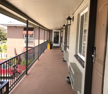 North Park Hotel | Berkshire Motor Hotel