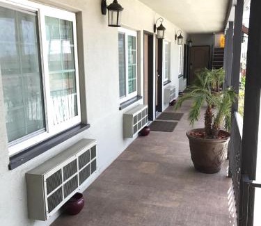 North Park Hotel | Berkshire Motor Hotel