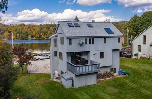 Monterey House | Berkshire Ski House on Lake Garfield w/HT By Great Barrington