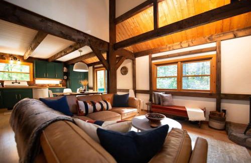 Tyringham House | Berkshire Vacation Rentals: Stonebridge Cabin: Modern Amenities Enjoy Nature
