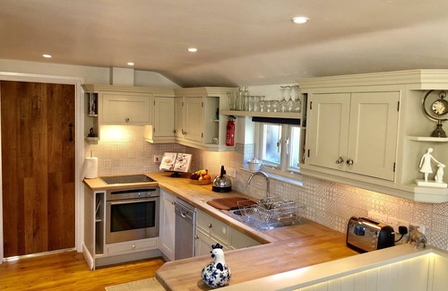 Bridport Cottage | Berry Farm Cottage. A countryside setting: village, town and beach all nearby.