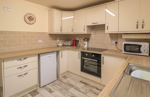 Blaisdon Cottage | BERRYS PLACE FARM COTTAGE, family friendly in Churcham