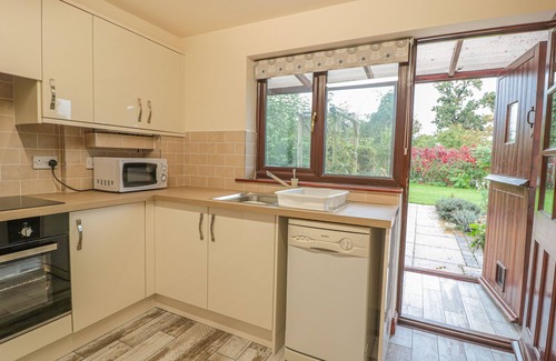 Blaisdon Cottage | BERRYS PLACE FARM COTTAGE, family friendly in Churcham