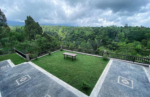 Menanga House | BESAKIH HOMESTAY