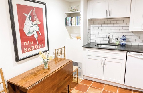 West Hyattsville Apartment | Best Apt in Chevy Chase DC Big Sleeps 4-5, 4 blks to Metro