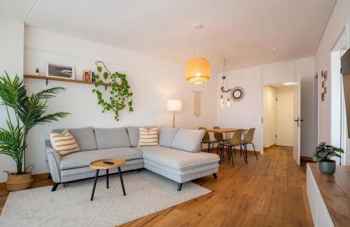 Antonsviertel Apartment | Best Butler Skyline Lodge City Apartment Netflix