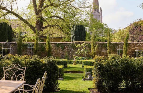 Lechlade Cottage | Best Design Stay Finalist/Top 12 Luxury Stays UK