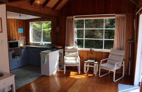 Tuateawa Cottage | Best Location 2013 Gold Piwa ~ Castaway Cottage