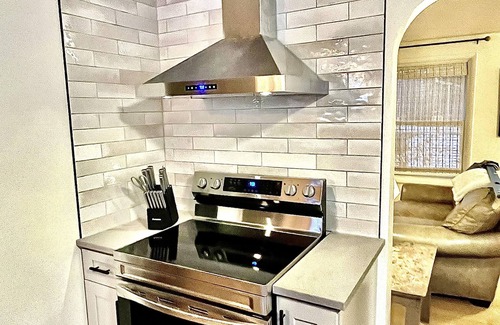 Madison House | Best location in Ohio's wine country! Minutes to all wineries, Spire, & GOTL!