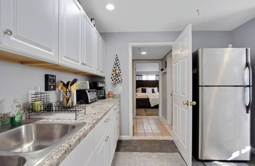 Cheektowaga Apartment | Best Parking Laundry AC BBQ Patio
