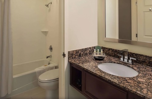 O'Hare Hotel | Best Pick! Spacious and Pet-friendly Unit, Free Airport Shuttle Service!