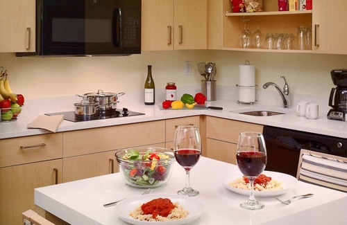Dublin Resort | Best Place to Stay in Dublin! Free Parking, Pets Allowed