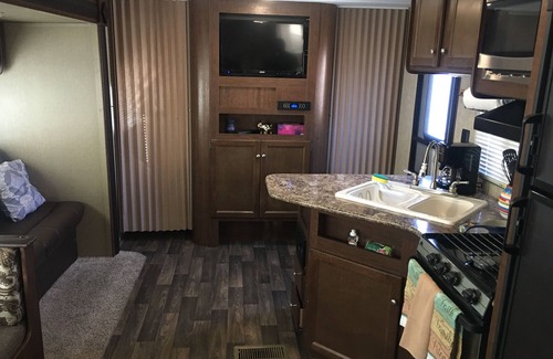 North Hills East House | Best price, clean and new rv trailer