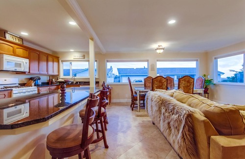 Morro Bay House | Best time of year is NOW!Gorgeous Home,Walk to Sand, Backyard Sanctuary,Dogs ok,