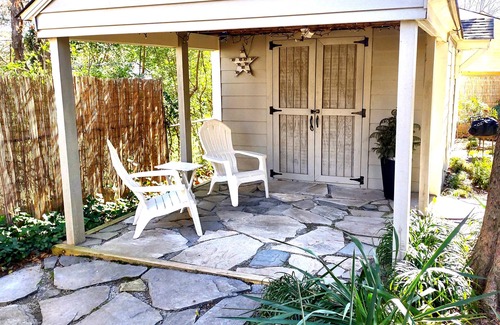 Historic Oakwood Apartment | Best Tiny House In Town!