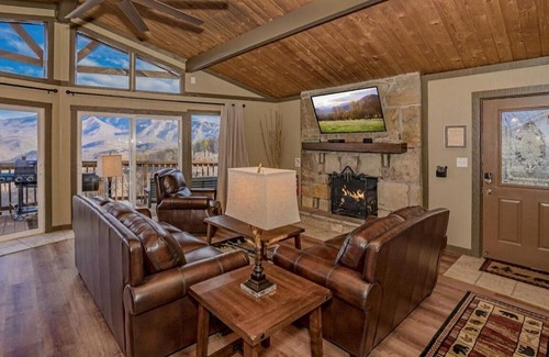 Chalet Village Ski Chalet | BEST VIEWS OF DOWNTOWN LIGHTS ANAKEESTA MT LECONTE TRAM SKY BRIDGE SKI HOT TUB