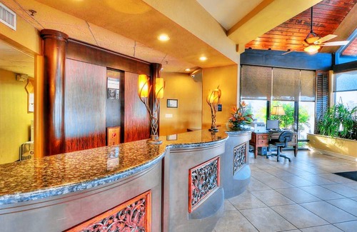 Daytona Beach Shores Hotel | Best Western Aku Tiki Inn