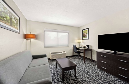 Beverly Estates Hotel | Best Western Bryan College Station
