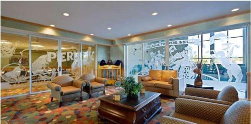 Peru Hotel | Best Western Circus City Inn