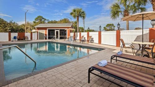 Walker's Island Hotel | Best Western Heritage Inn and Suites
