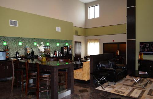 Lake Charles Hotel | Best Western Inn & Suites - Lake Charles