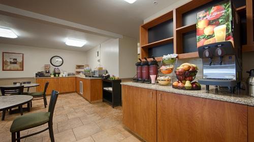 St. Helens Hotel | Best Western Oak Meadows Inn