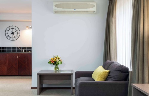 Orange East Hotel | Best Western Plus Ambassador Orange