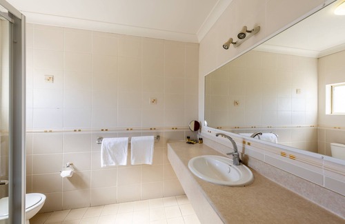 Orange East Hotel | Best Western Plus Ambassador Orange