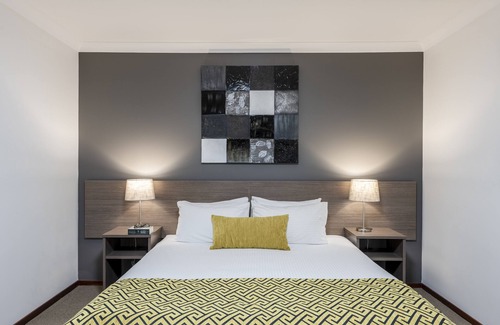 Orange East Hotel | Best Western Plus Ambassador Orange